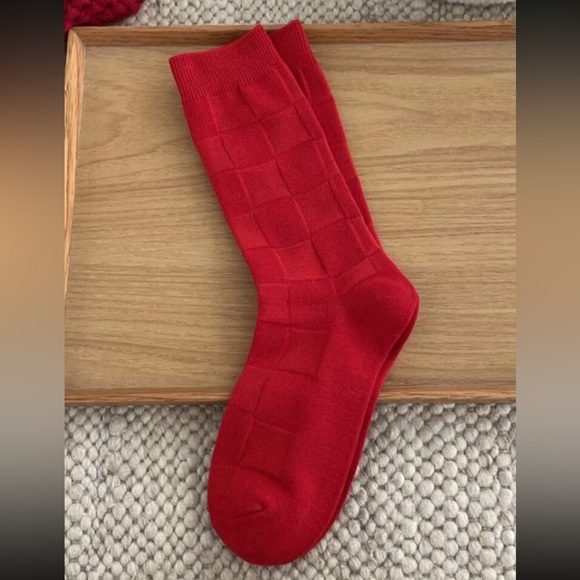 2 pairs of socks with different patterns - Picture 2 of 3